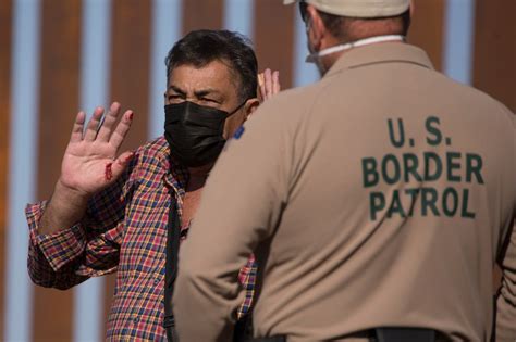 Bass Criticizes Texas For Transporting Migrants Amid Storm